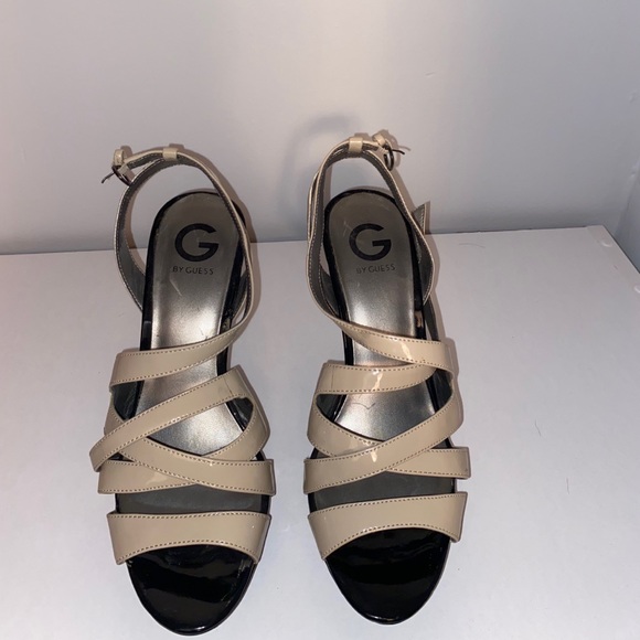 Beige and black Guess heels - Picture 2 of 4